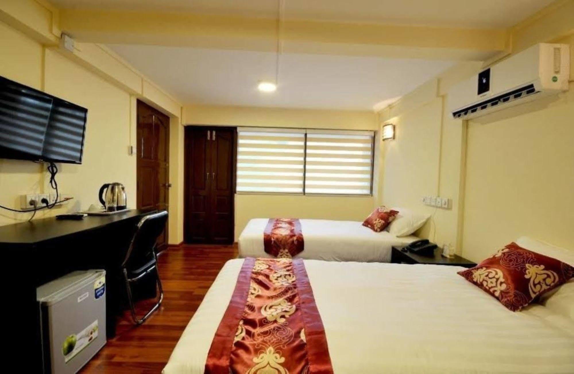 York Residence Yangon Exteriör bild
