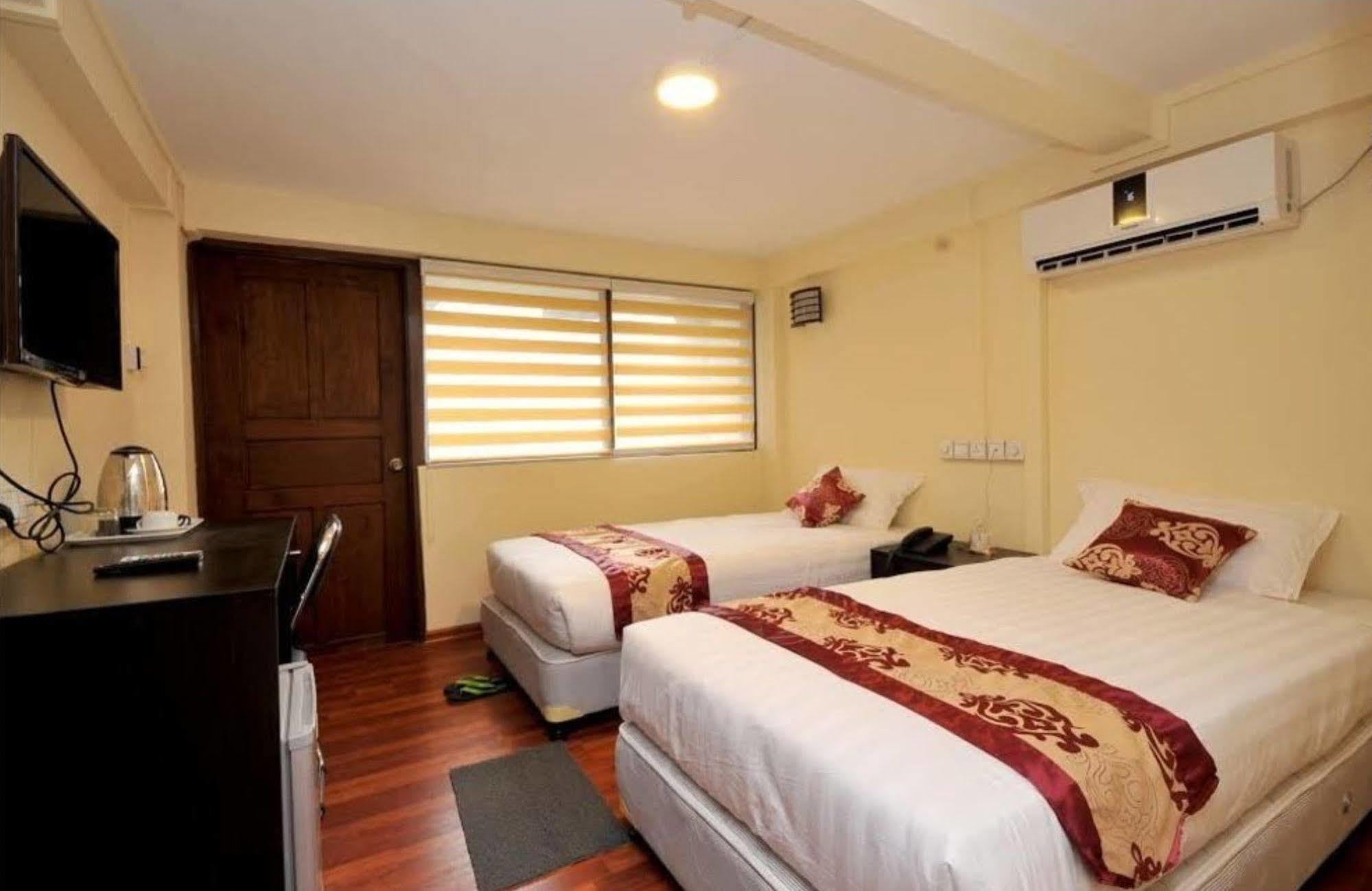 York Residence Yangon Exteriör bild