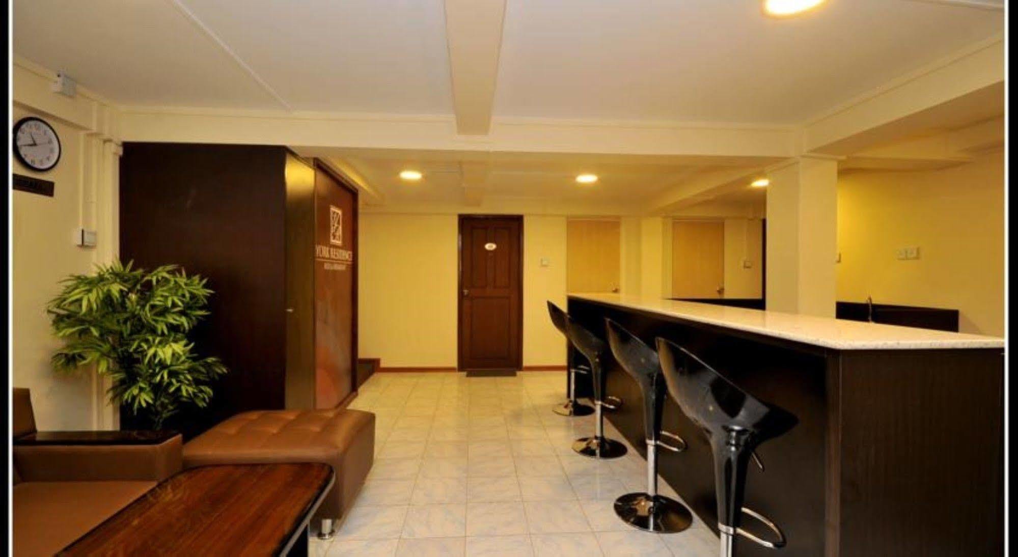 York Residence Yangon Exteriör bild